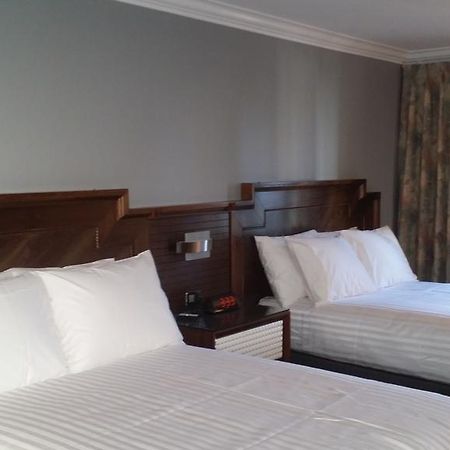 The Deluxe Hotel バンクーバー エクステリア 写真