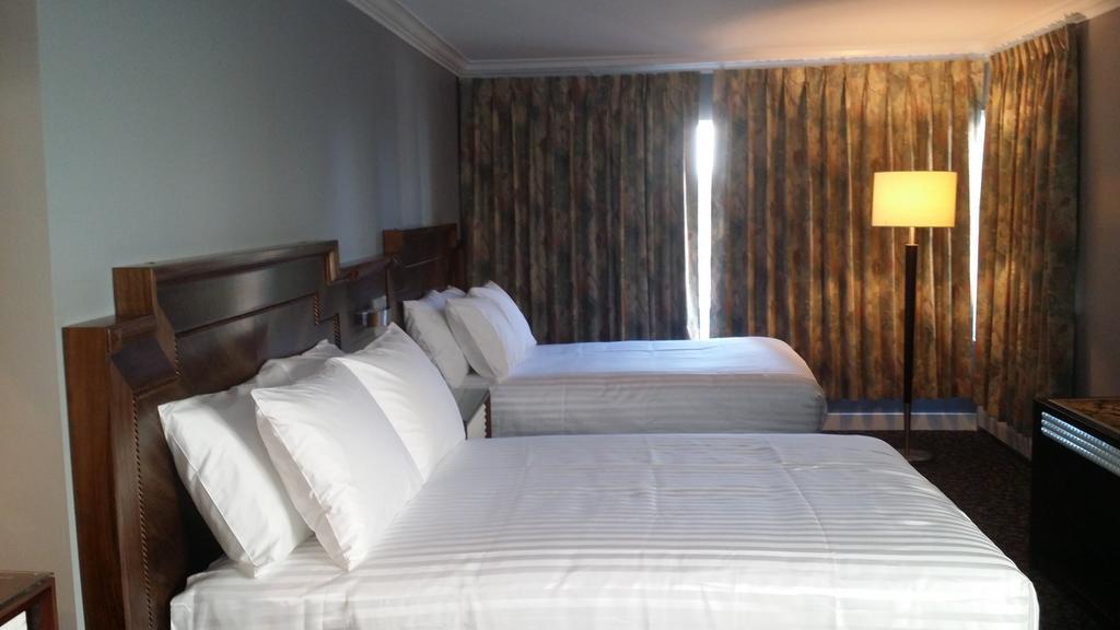 The Deluxe Hotel バンクーバー エクステリア 写真