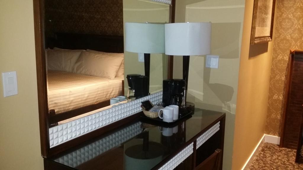 The Deluxe Hotel バンクーバー 部屋 写真