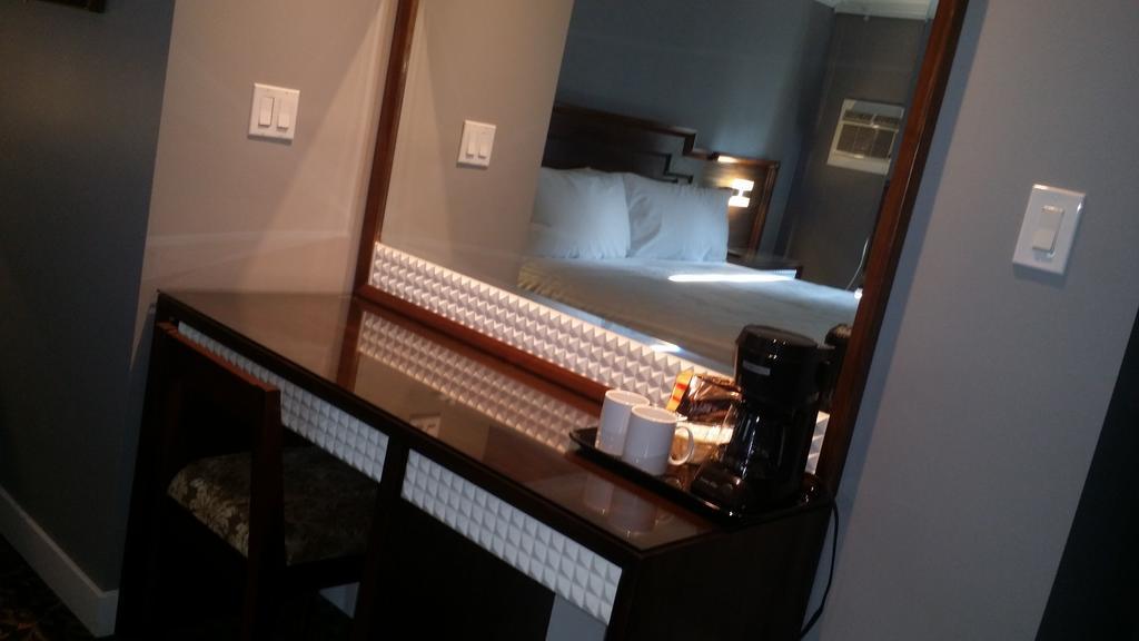 The Deluxe Hotel バンクーバー 部屋 写真