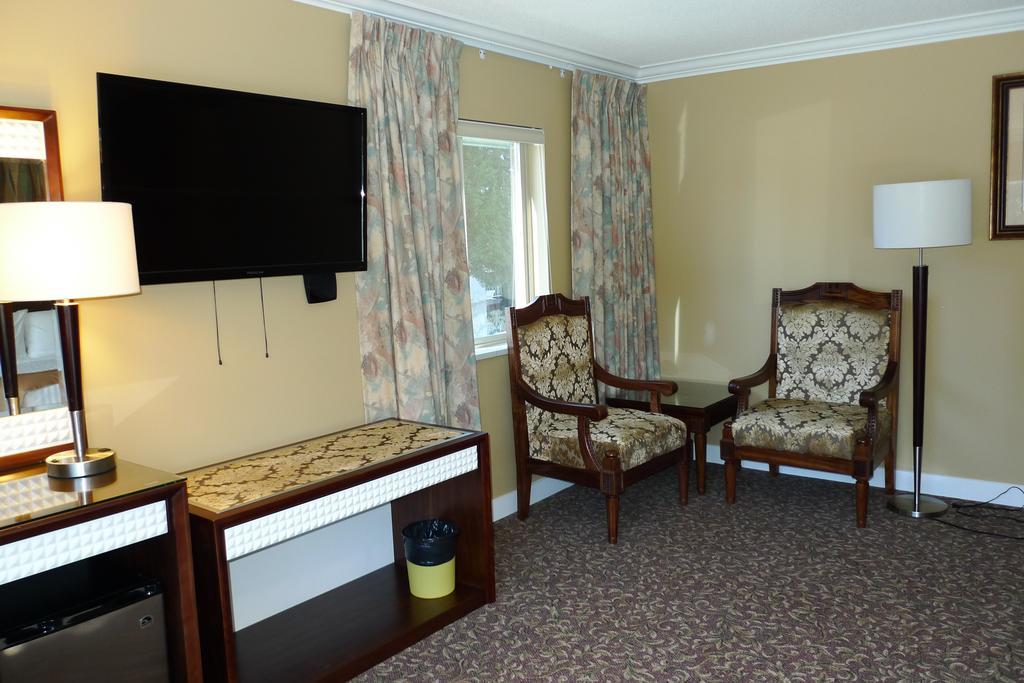 The Deluxe Hotel バンクーバー エクステリア 写真