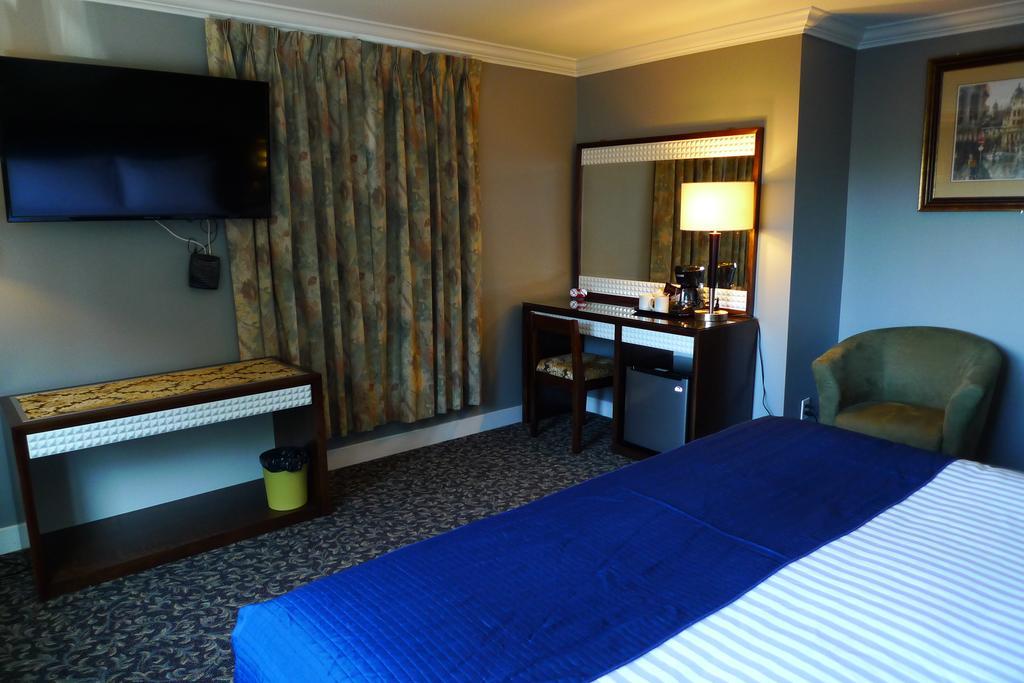 The Deluxe Hotel バンクーバー エクステリア 写真