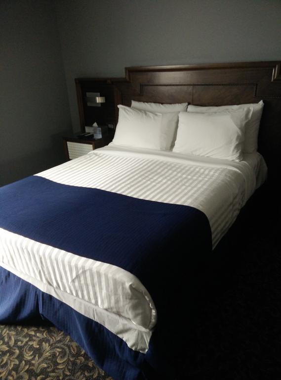 The Deluxe Hotel バンクーバー エクステリア 写真