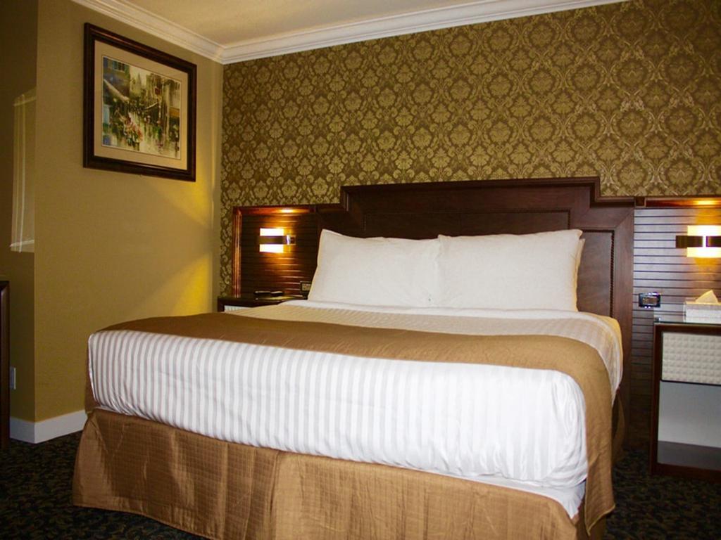 The Deluxe Hotel バンクーバー エクステリア 写真