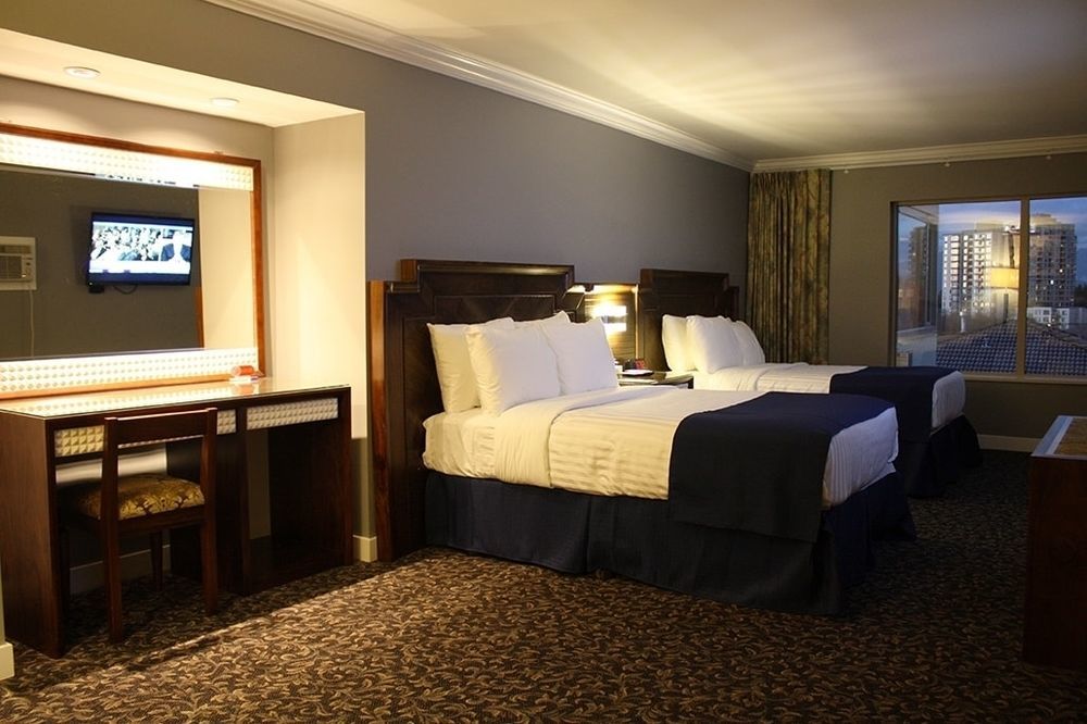 The Deluxe Hotel バンクーバー エクステリア 写真