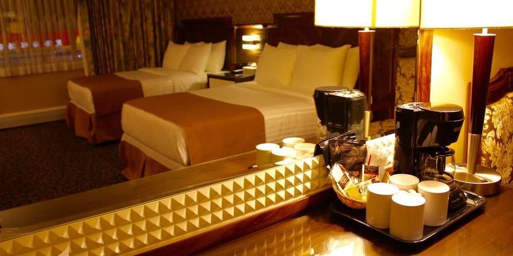 The Deluxe Hotel バンクーバー エクステリア 写真