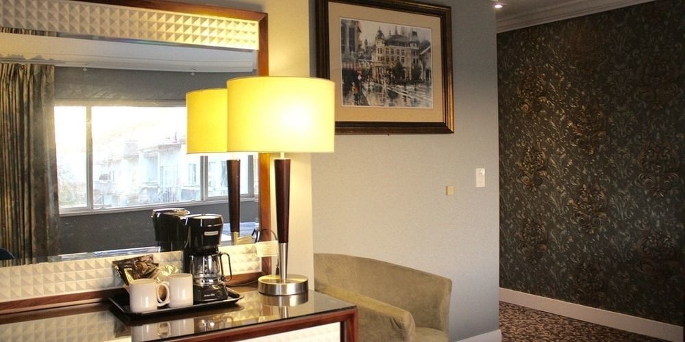 The Deluxe Hotel バンクーバー エクステリア 写真