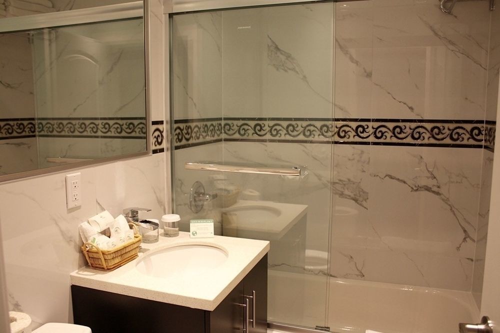 The Deluxe Hotel バンクーバー エクステリア 写真